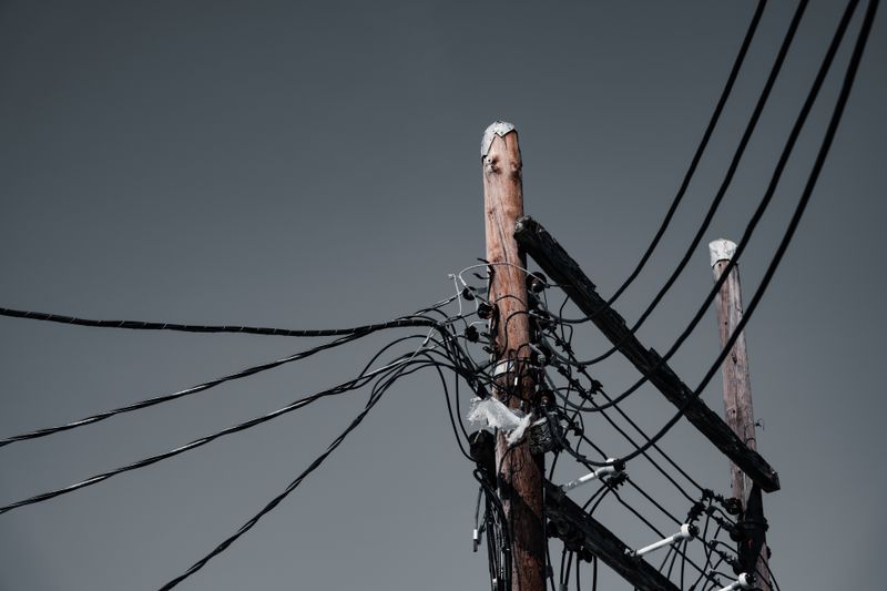 Overhead aerial bunched power lines
